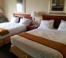 Hotel Review: Holiday Inn Express Hotel & Suites, Niagara Falls