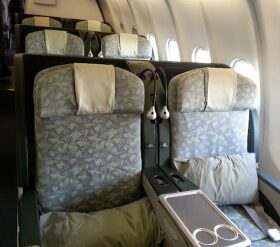 Airline Review: Thai Airways – Business Class (Boeing 747-400 with Angled Flat Seats) : Hong Kong – Bangkok (TG 607)