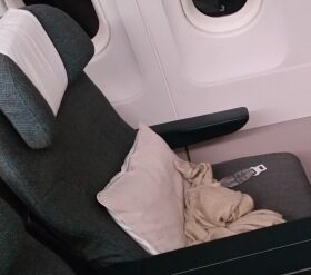 Airline Review: Cathay Pacific – Business Class (Boeing 777-300 with Lie Flat Seats) : Los Angeles – Hong Kong (CX 897)