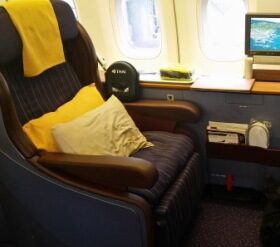Airline Review: Asiana Airlines – First Class (Airbus 380 with Closed Suites) : Los Angeles – Seoul (OZ 203)