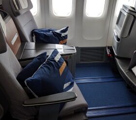 Airline Review: Lufthansa – Business Class (Boeing 747 with Lie Flat Seats) : Frankfurt – Bangalore (LH 754)