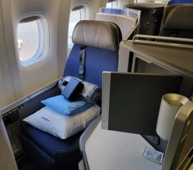 Airline Review: Thai Airways – Business Class (Boeing 777-300ER with Lie Flat Seats) : Frankfurt – Bangkok (TG 923)