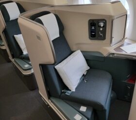 Airline Review: Cathay Pacific – Business Class (Boeing 777-300ER Business Class with True Flat Beds) : Hong Kong – Los Angeles (CX 880)