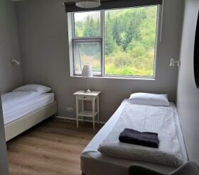 August 2025: 6 Days in Iceland Trip Report – Day 3 – Seljalandsfoss and Gljufrabui Waterfalls, Reynisfjara and Víkurfjara Black sand beaches