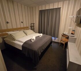 August 2025: 6 Days in Iceland Trip Report – Day 5 – Fjallsárlón Glacial Lagoon, Svartifoss/Hundafoss waterfalls in Skaftafell Nature Reserve, Fjaðrárgljúfur Canyon