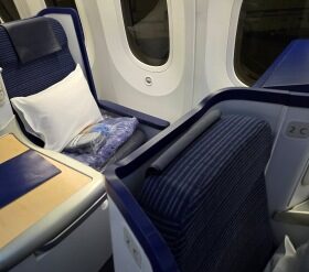 Airline Review: EVA Airways – Business Class (Boeing 787-10 with Lie Flat Seats) : Taipei – Narita (BR 196)